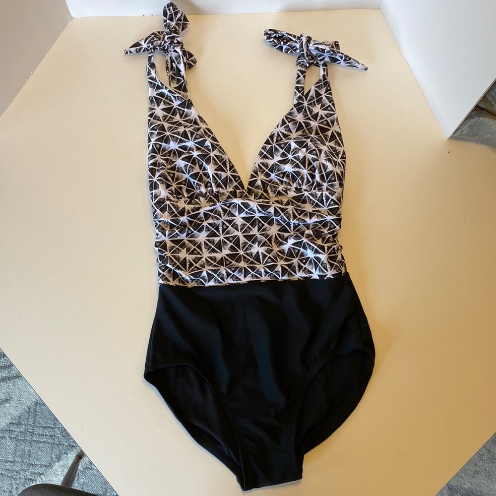 NWT Siloett Watercolor Squares One Piece Bathing Suit (Size 4)